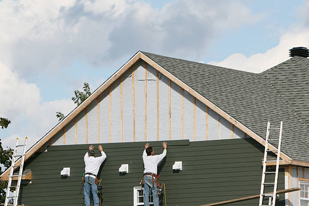 Professional Vinyl Siding technician working in Newark, NJ